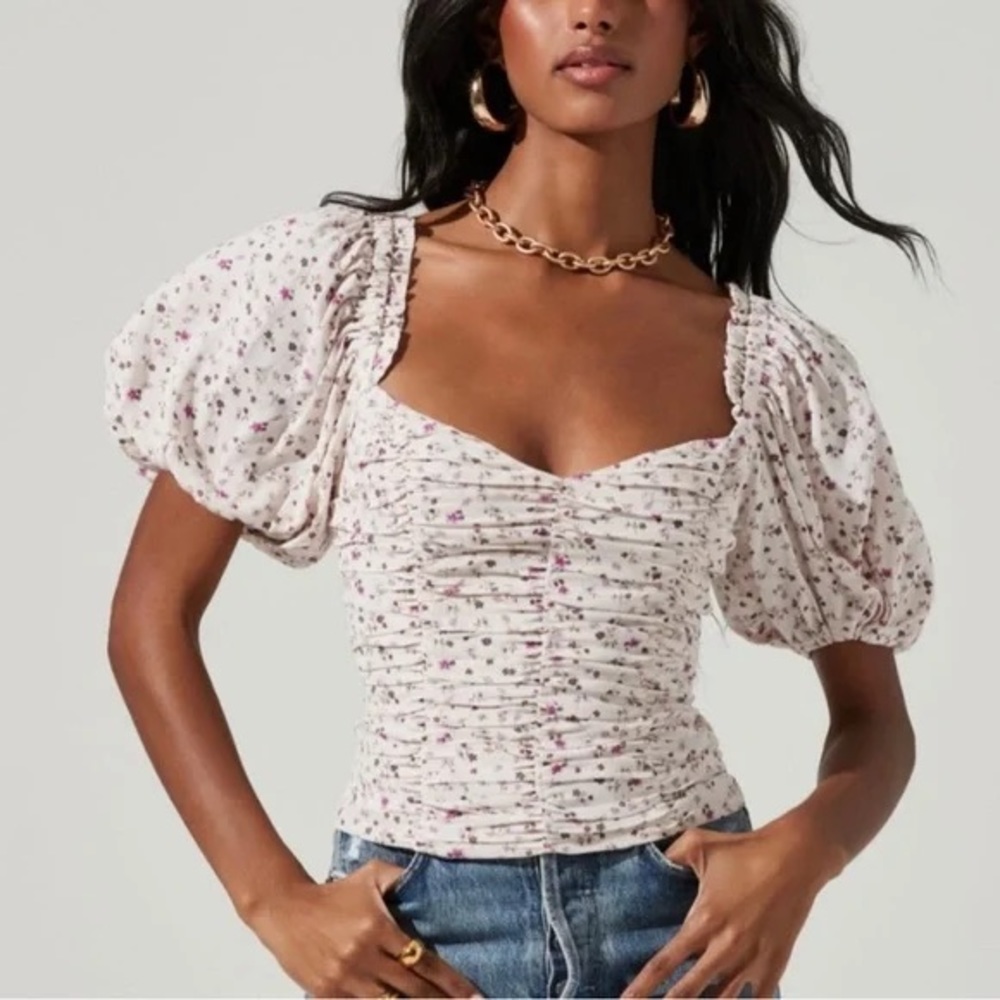 ASTR ruched short puff sleeve floral top S
